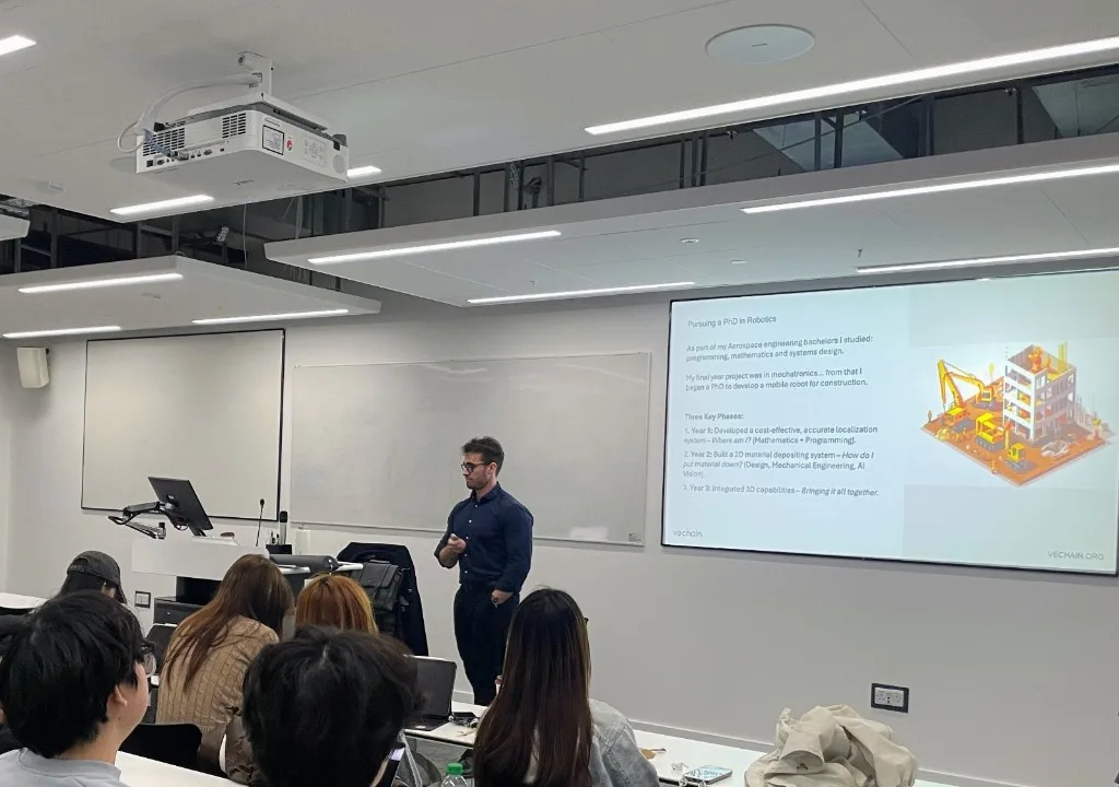Dr Alec Burns presenting on robotics and AI to a university class